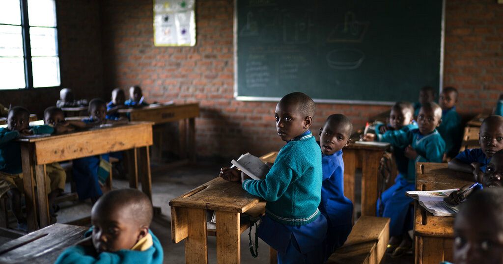Rwanda increases salaries of primary school teachers by 88% | Africanews