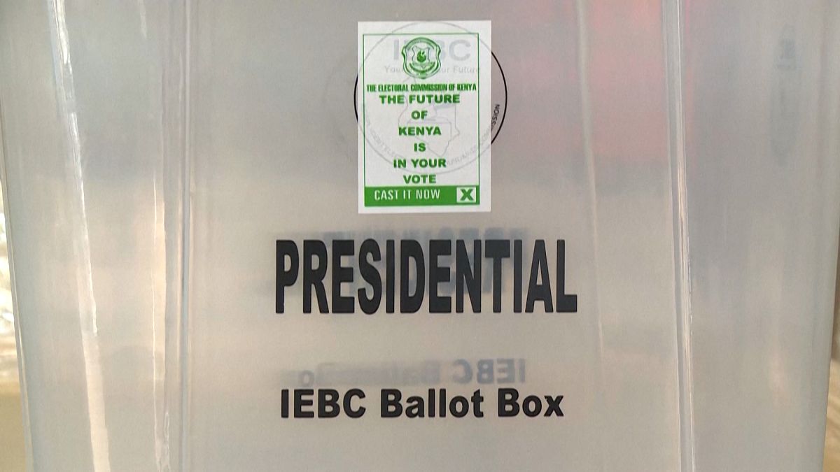 بطاقات الاقتراع في الانتخابات الرئاسية في كينيا. 