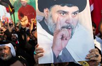 Die Anhänger von Muktada Al-Sadr protestieren seit Samstag in der "Grünen Zone", dem Regierungsviertel in Bagdad.