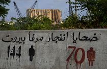 Граффити с указанием числа жертв взрыва в порту Бейрута