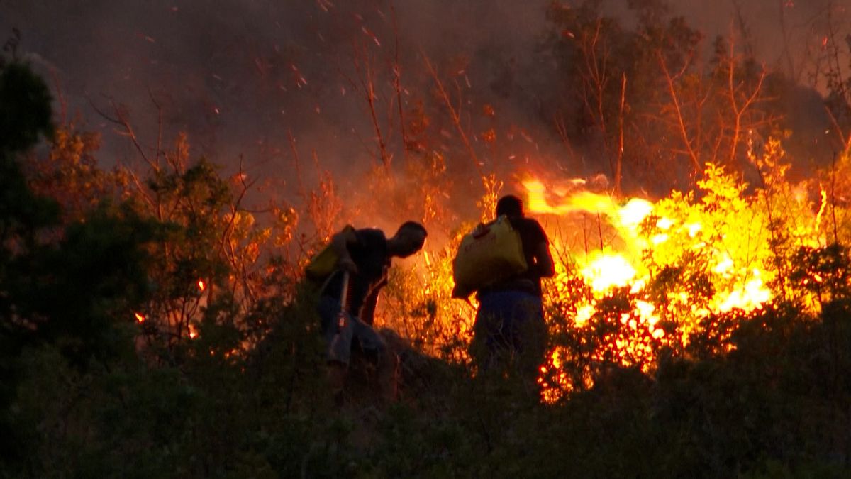 حريق بالقرب من مدينة نيوم البوسنية.