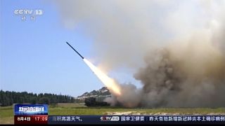 A kínai állami televízió felvétele a hadgyakorlat egyik rakétakilövéséről 2022.08.04-én