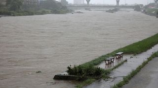 الأمطار الغزيرة تتسبب في حدوث فيضانات في اليابان