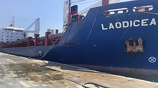 Rusya'nın Ukrayna'dan ilhak ettiği Kırım'dan aldığı tahıl yükünü Suriye'ye götüren "Laodicea" isimli Suriye'ye ait nakliye gemisi Beyrut Limanı'nda demirli halde
