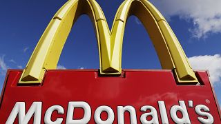 تشغل شركة ماكدونالدز أكثر من 465 ألف عامل.