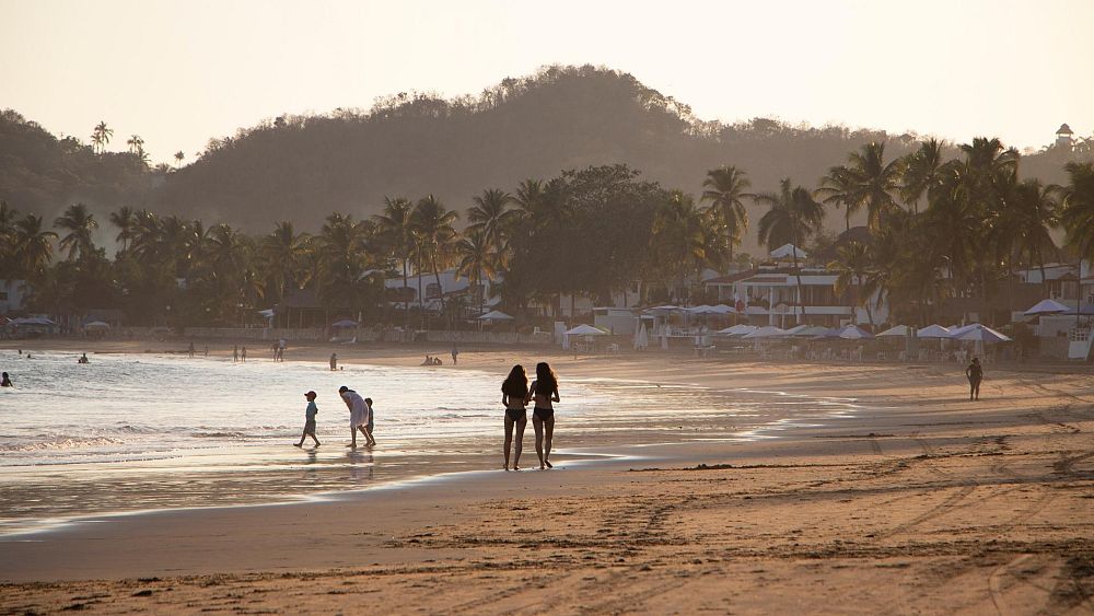 Mexico beaches: Swimmers warned over dangerous bacteria levels