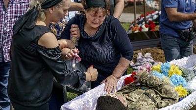 تشييع جثمان جنود أوكرانيون قتلوا خلال المعارك في دونيتسك،