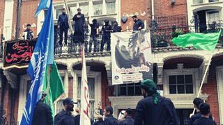 حمله گروه مذهبی شیعه به سفارت جمهوری آذربایجان در لندن
