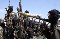 Az al-Kaidához kötődő szomáliai Al-Shabab terrorszervezet tagjai Mogadisunál