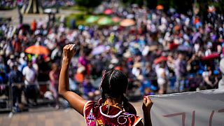 مظاهرات للسكان الأصليين خارج القداس الذي ترأسه البابا فرانسيس في ضريح سانت آن دي بوبر الوطني في كيبك، الخميس 28 يوليو 2022