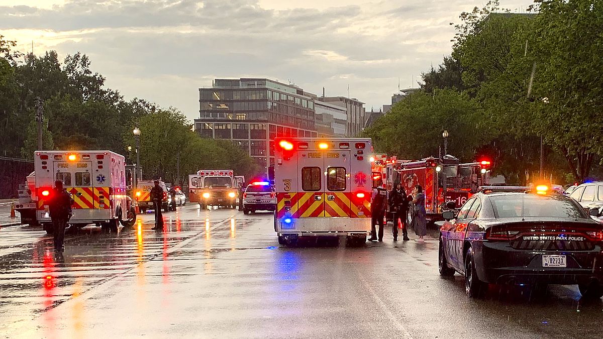 Bei einem Blitzeinschlag vor dem White House sind zwei Menschen getötet worden, zwei weitere schweben in Lebensgefahr.