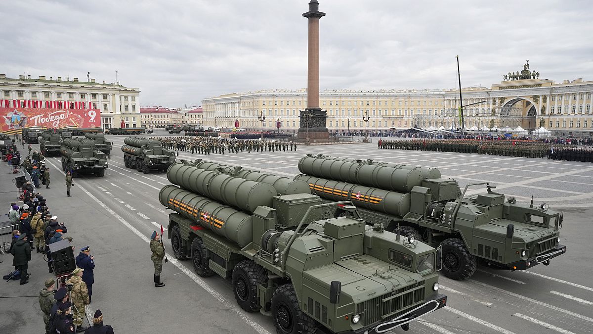 Képünk illusztráció / Orosz légvédelmi járművek egy katonai felvonuláson Szentpéterváron