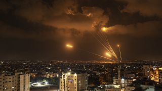 Cohetes disparados por militantes palestinos hacia Israel, en la ciudad de Gaza, el viernes 5 de agosto de 2022