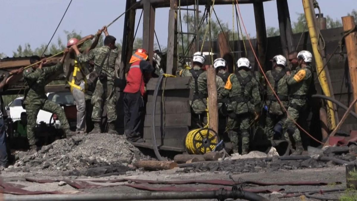 Casi 400 personas ayudan en la búsqueda para rescatar a los 10 mineros que quedaron atrapados el miércoles