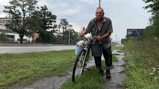 Cyclists in Toretsk