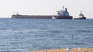 Le vraquier Glory quitte le port d'Odesa, en Ukraine, dimanche 7 août 2022.
