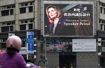 لافتة في تايوان ترحب بزيارة نانسي بيلوسي