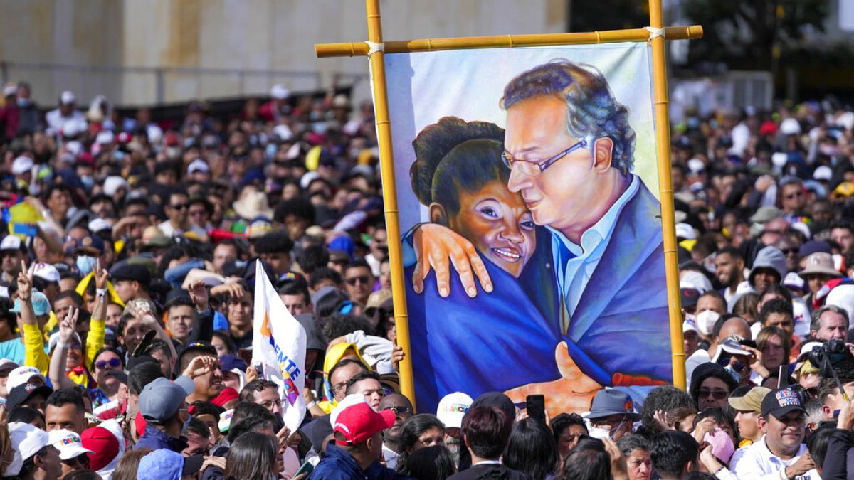ünneplő tömeg Bogotában