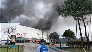Eine Wand des Einkaufszentrums in Punte del Este stürzte ein