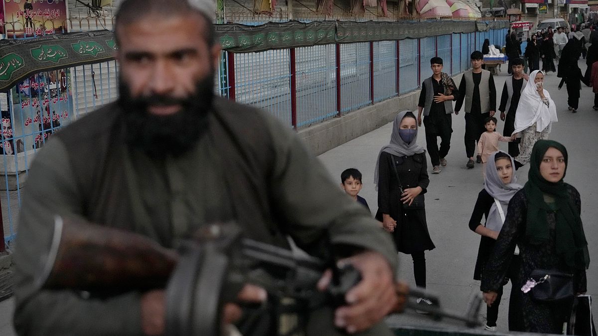 Un combattant taliban dans le quartier de Dasht-e-Barchi à Kaboul, août 2022