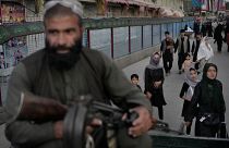 Un combattant taliban dans le quartier de Dasht-e-Barchi à Kaboul, août 2022