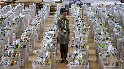 Kenya suspends part of the elections in four places