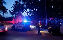 Forces de police déployées devant la résidence de Donald Trump à Palm Beach, en Floride, le 8 août 2022