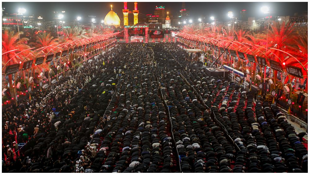 شاهد: المسلمون الشيعة يحيون ذكرى عاشوراء في العراق | Euronews