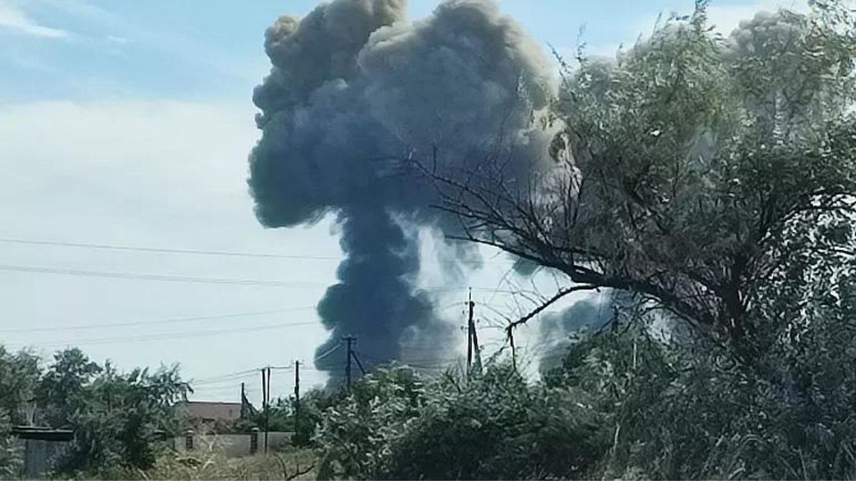 انفجار در انبار مهمات یک پایگاه هوایی در غرب کریمه