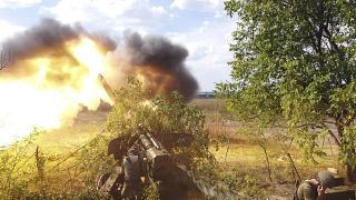 La Milicia Popular de la República Popular de Donetsk disparan a las tropas ucranianas en un lugar no revelado en Yasynuvata, región de Donetsk, Ucrania, el 10 de agosto.