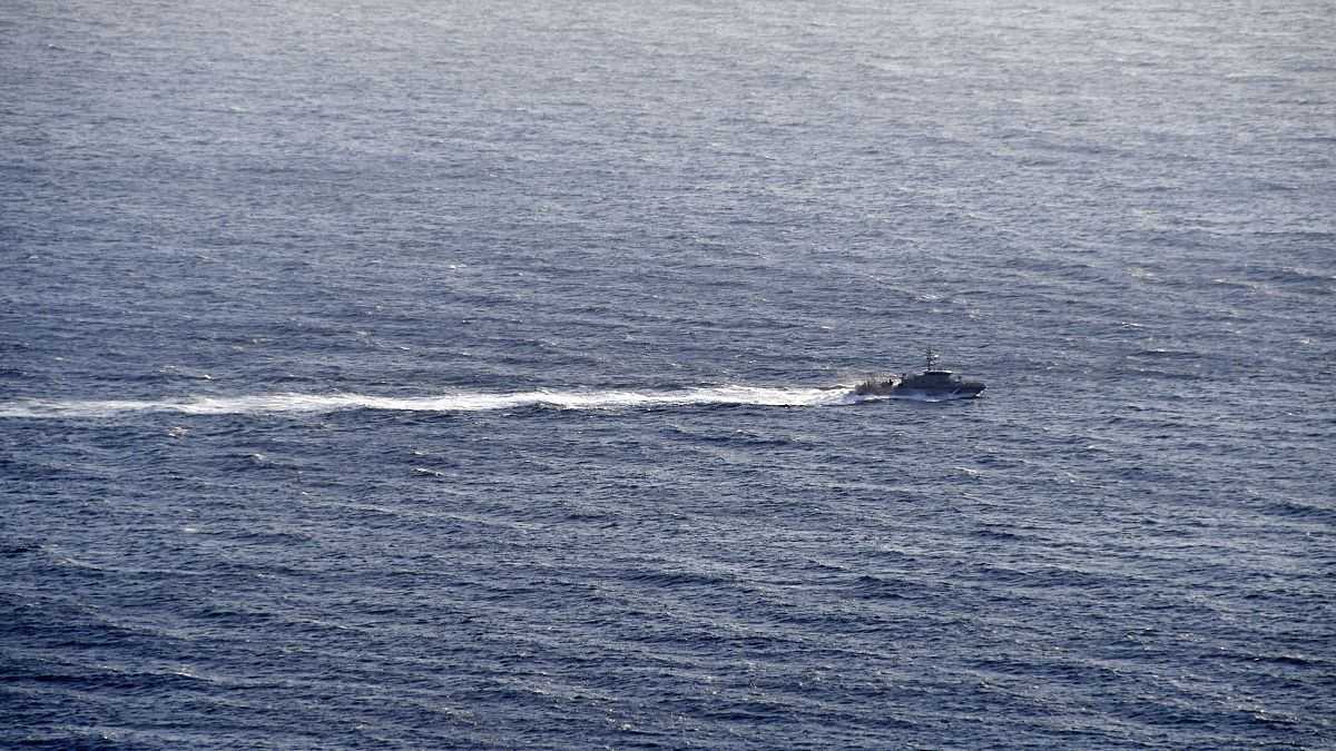 تشارك في عمليات البحث عن المهاجرين، أربع سفن كانت في منطقة غرق المركب وزورقا دورية تابعان لخفر السواحل ومروحية لسلاح الجو اليوناني
