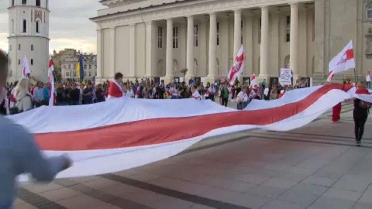 A belarusz tüntetések második évfordulójára emlékeztek Vilniusban 