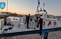 Migranten an Bord eines Bootes der griechischen Küstenwache, 11.08.2022