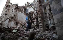 Die Einwohner der jemenitischen Hauptstadt Sanaa sind bestürzt über die Schäden in der historischen Altstadt.