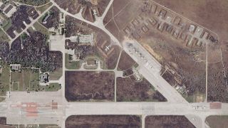Опубликованы спутниковые снимки военного аэродрома в крымском г.Саки