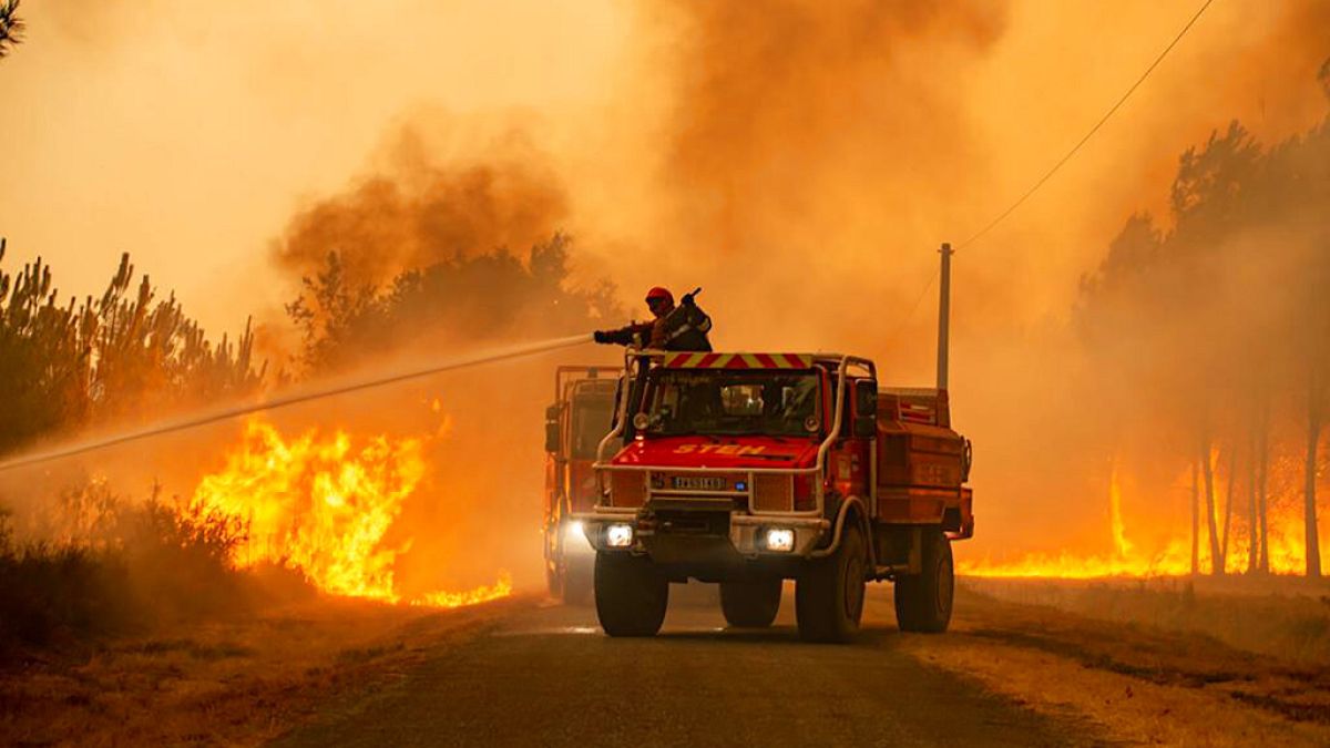 Les incendies font rage en Gironde
