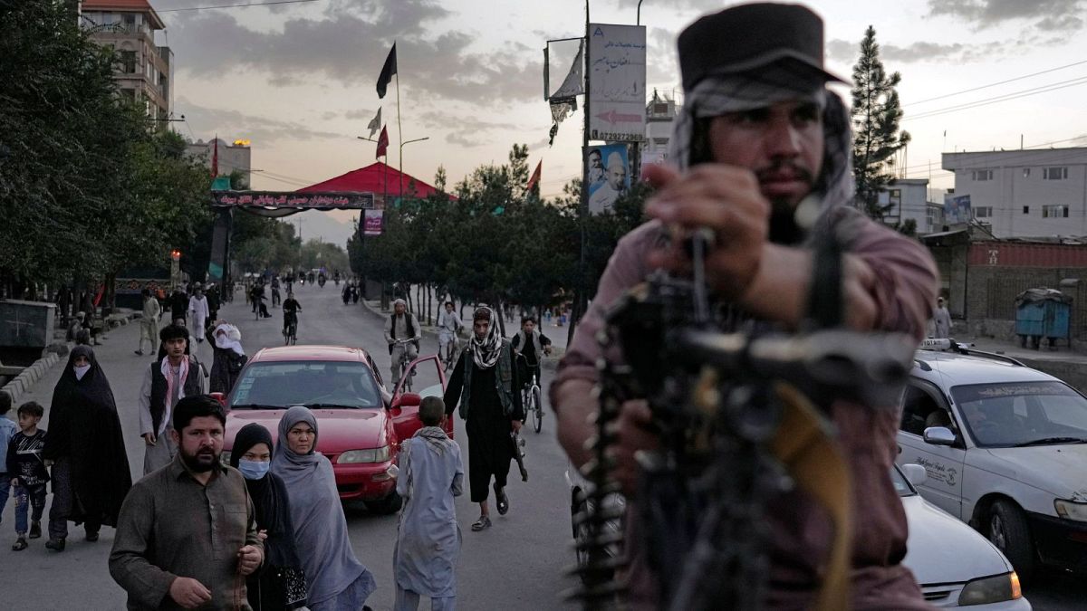 گشت‌زنی نظامیان طالبان در شهرهای افغانستان
