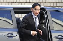 Lee Jae-yong, líder de Samsung, es indultado en Corea del Sur.