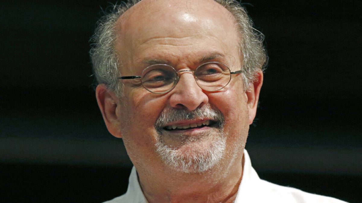 Az író, Salman Rushdie egy Mississippi Könyv Fesztiválon, 2018-ban, Jacksonban.