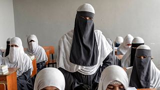 دختران افغان در یک مدرسه مذهبی کابل