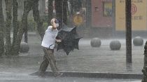 Japán férfi a viharban