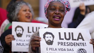 Centenas de mulheres em demosntração de apoio a Lula da Silva