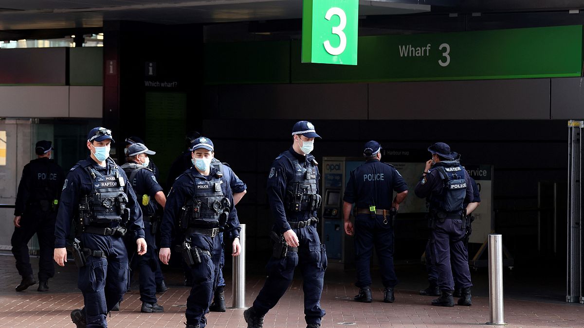 عناصر من الشرطة الأسترالية في مطار سيدني، استراليا
