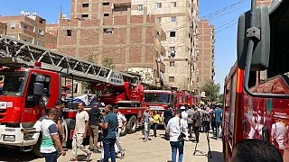 Δυνάμεις της πυροσβεστικής στο σημείο της πυρκαγιάς σε Κοπτική εκκλησία στο Κάιρο