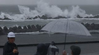 العاصفة المدارية تضرب أجزاء من اليابان