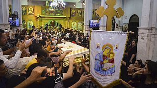 مشيعون يحضرون صلاة تأبين لضحايا حريق في كنيسة أبو سيفين في حي إمبابة بالقاهرة أسفر عن مقتل العشرات، يوم الأحد 14 أغسطس 2022.