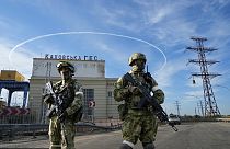 Российские военный охраняют Каховскую ГЭС