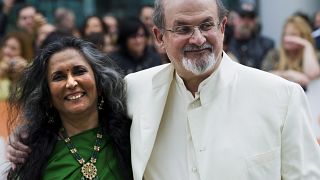 Salman Rushdie és Deepa Mehta indiai rendező, aki az író "Éjfél gyermekei" című könyvét filmesítette meg, a Torontói Filmfesztiválon 2012-ben
