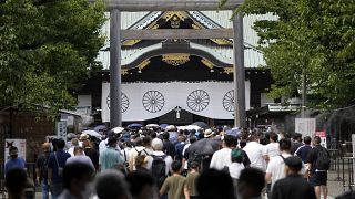 مصطفون لإحياء ذكرى قتلى الحرب في ضريح ياسوكوني، طوكيو اليابان. 