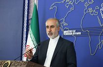 Porta-voz da diplomacia iraniana, Nasser Kanaani, durante conferência de imprensa em Teerão